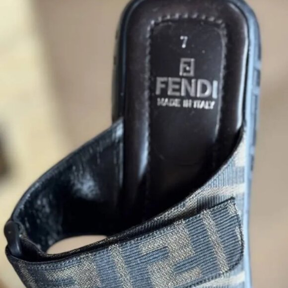 Fendi Slide Sandals * Almost New * Size 7 - Picture 4 of 5